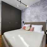 Apartment In By Old Town & Waterfront