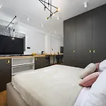 Apartment In By Old Town & Waterfront *
