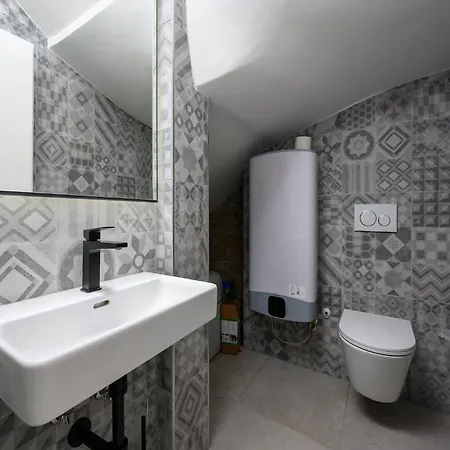 In By Old Town & Waterfront 波雷奇