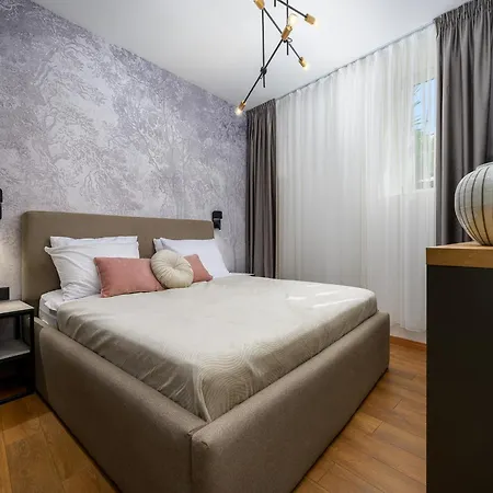 In By Old Town & Waterfront Apartment Poreč