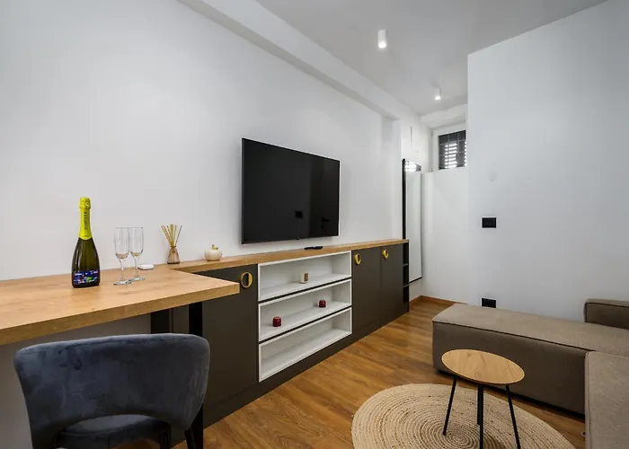 In By Old Town & Waterfront *