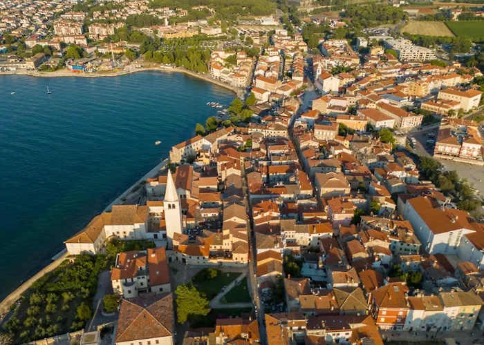 In By Old Town & Waterfront *