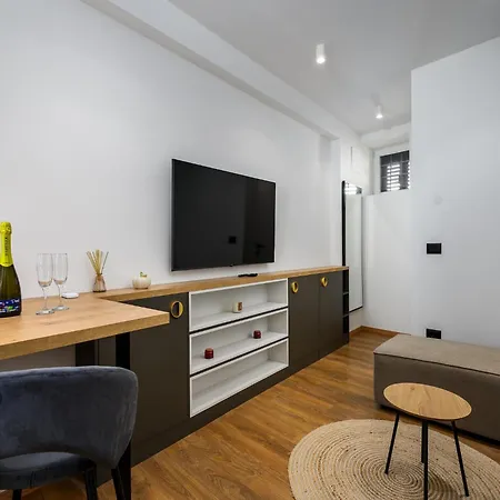 In By Old Town & Waterfront *