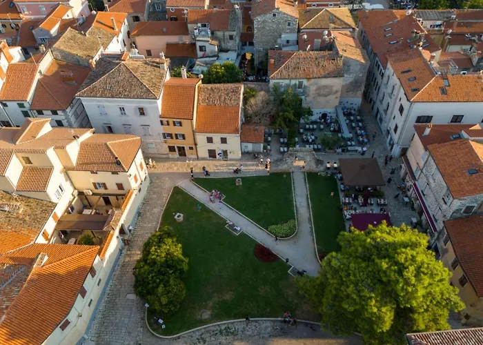 In By Old Town & Waterfront