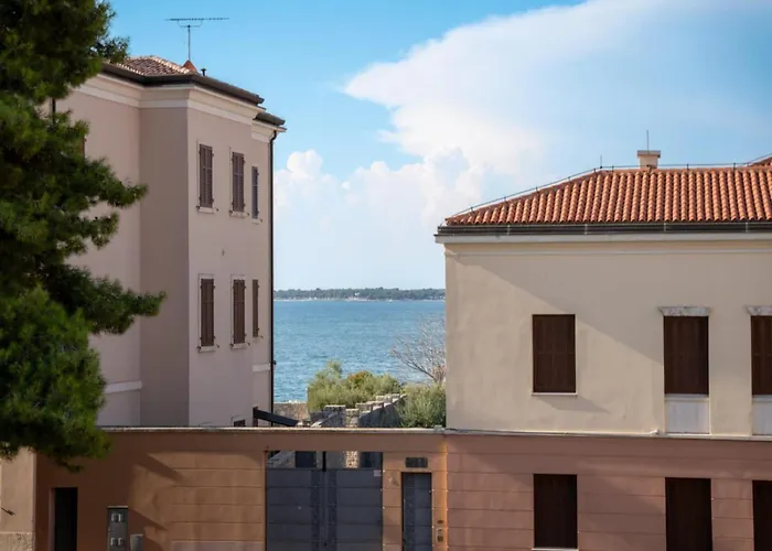 In By Old Town & Waterfront *